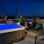 Luxury Apartment Julija